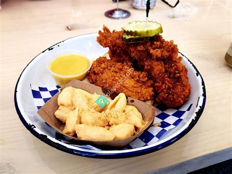 Royals Hot Chicken (@royalshotchicken)